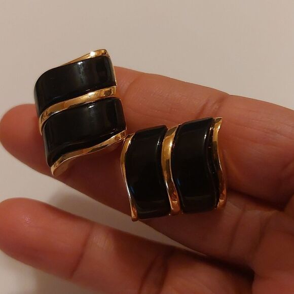 Avon Jewelry - Vintage Avon 1986 "Modern Drama" Black Lucite & Gold Tone Metal Clip Earrings
